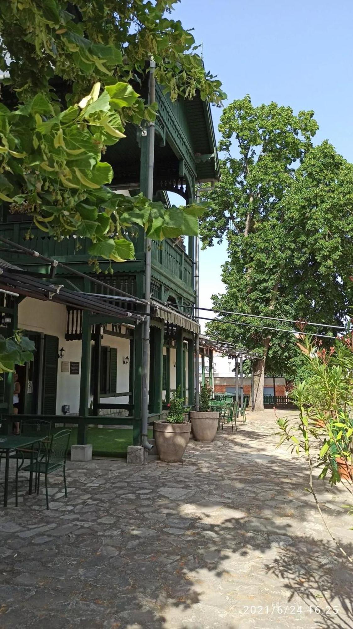 Svajci Lak Panzio Bed & Breakfast Nyiregyhaza Luaran gambar