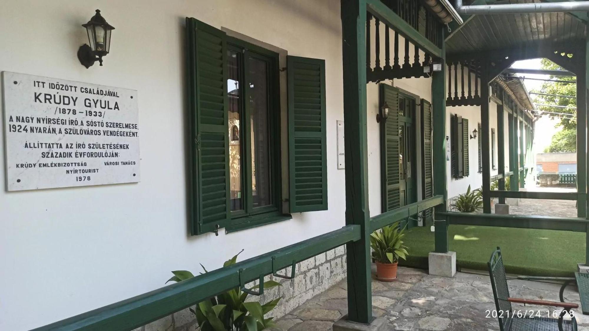 Svajci Lak Panzio Bed & Breakfast Nyiregyhaza Luaran gambar